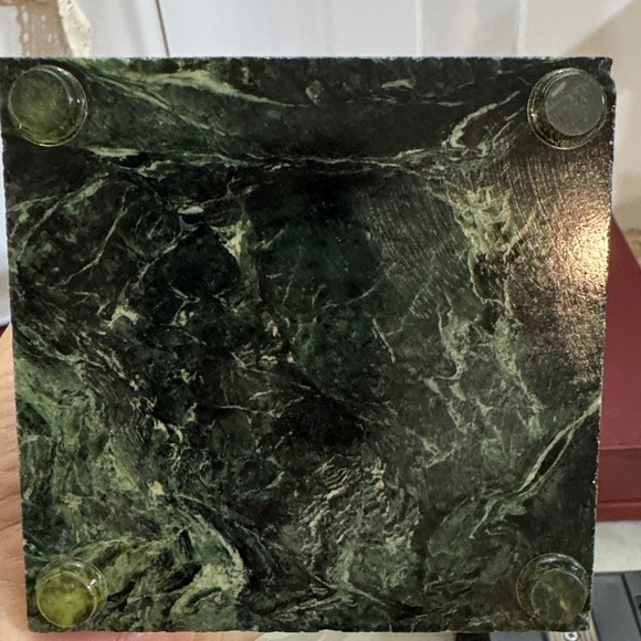 V 1 glass vase.  Elegant Green Marble base and side Vase - Picture 5 of 7